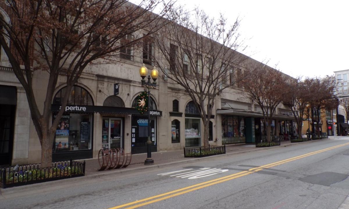301 W 4th St.