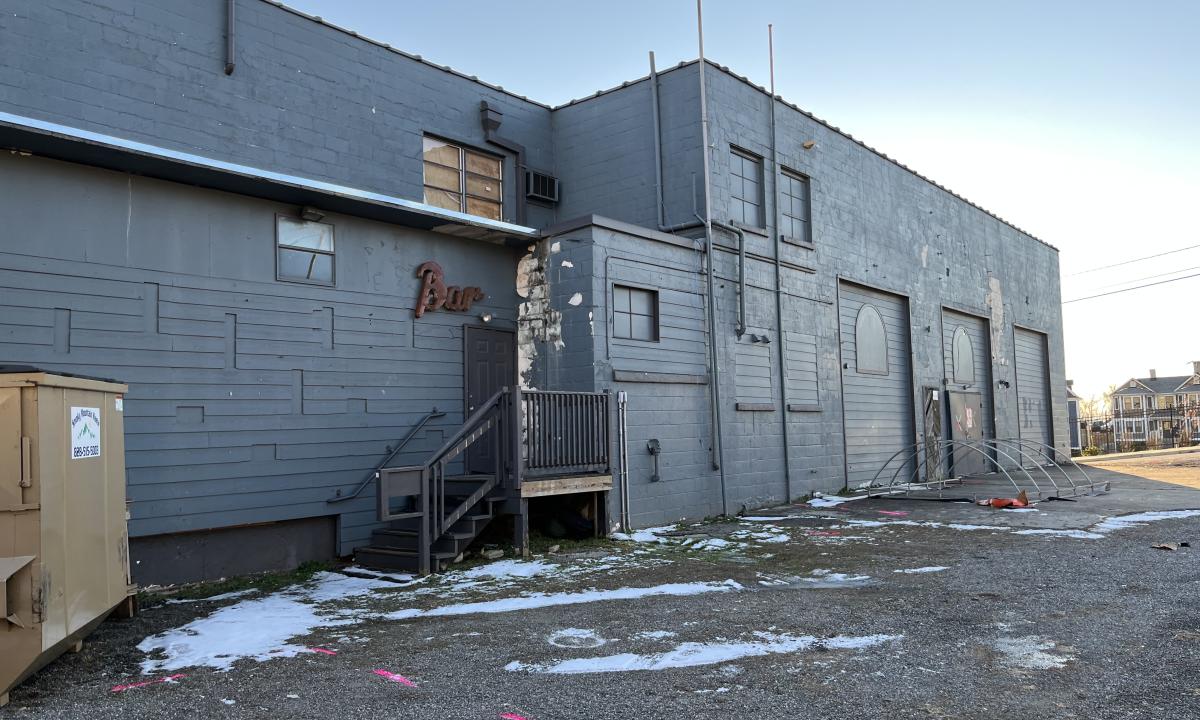 38 N French Broad Ave. (aka 64 Carter St.)