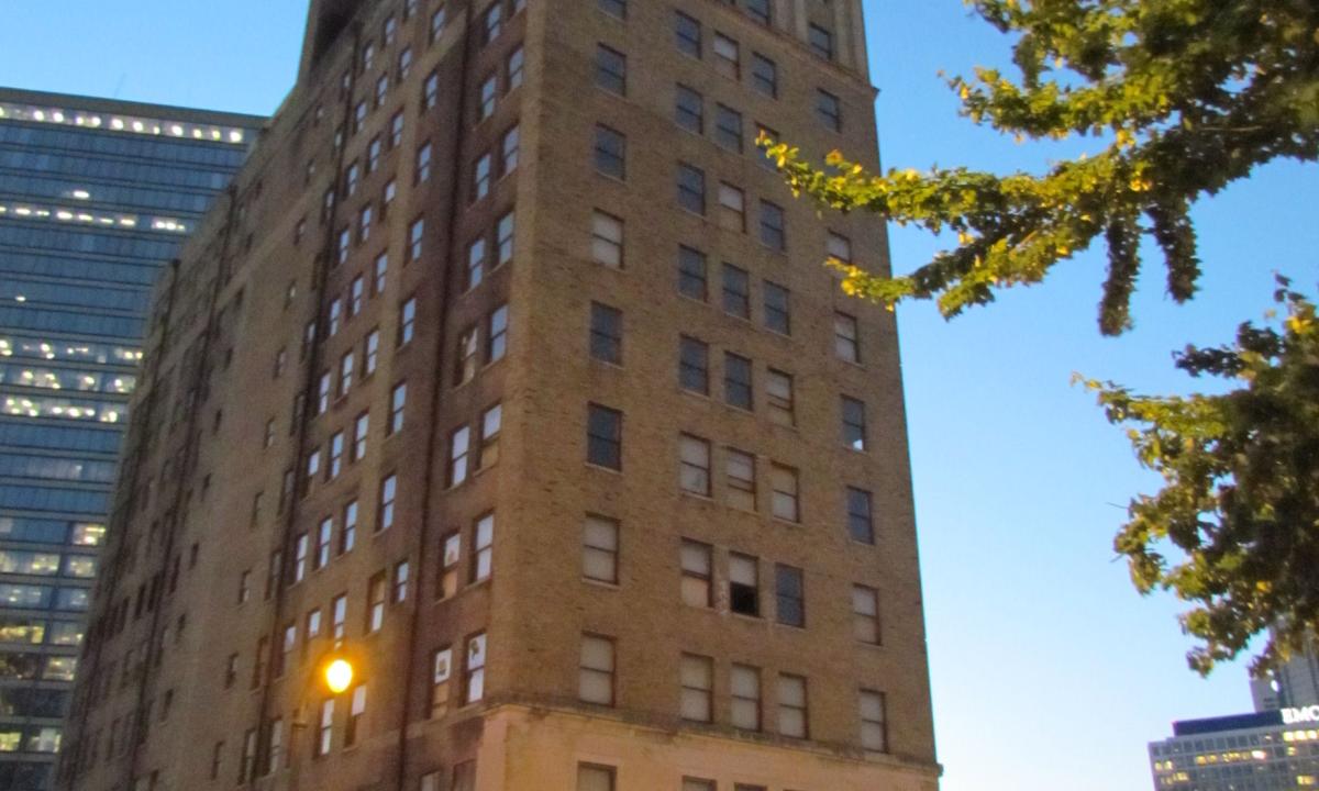 384 Peachtree St